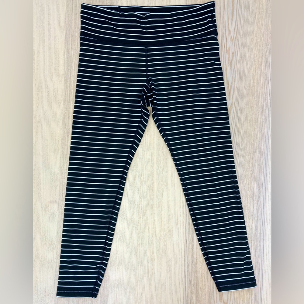 GAPFit sz Medium Striped Cropped Blackout Legging